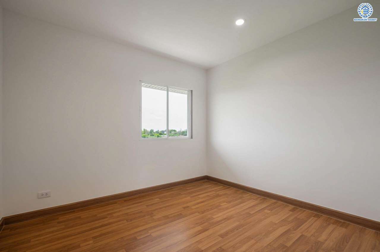 บ้านมือสองตกแต่งใหม่ โครงการ อนันตธารา ทวีวัฒนา เนื้อที่ 60 ตร.ว. พื้นที่ใช้สอย 166 ตร.ม. ฟังก์ชันจัดเต็ม 3 ห้องนอน 3 ห้องน้ำ จอดรถได้ 2 คัน ตอบโจทย์ทุกการเดินทาง บนทำเลศักยภาพ ติดถนนบรมราชชนนี เชื่อมต่อทางคู่ขนานลอยฟ้า ใกล้รถไฟฟ้าสายสีน้ำเงิน "สถานีบางพลัด"